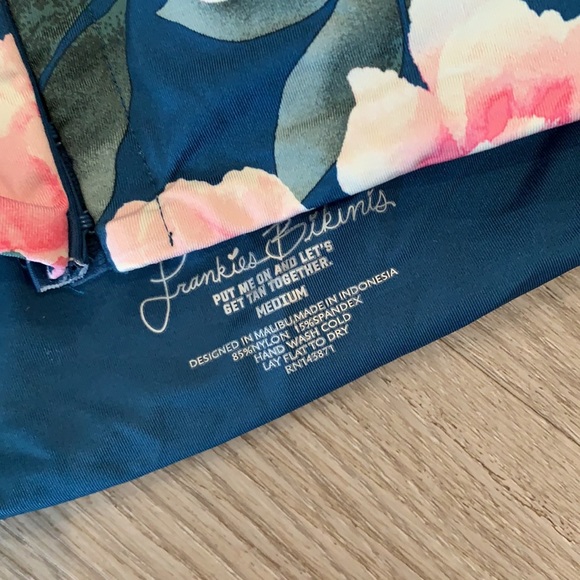 Frankies Crochet bikini top & Lace up bottoms - Picture 2 of 3